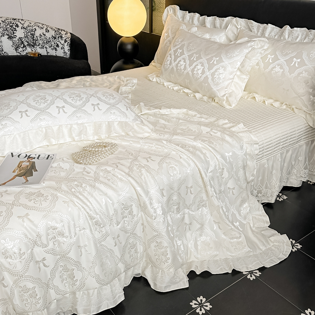 91家纺网 家纺一手货源 找家纺 富米莱（原臻工厂） 2026新款花边蕾丝款水洗真丝提花床盖床单床裙夏凉被四件套 秘密花园-奶白