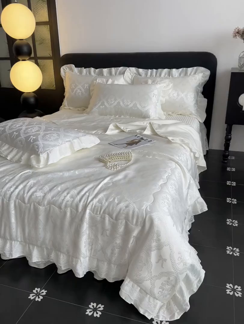 91家纺网 家纺一手货源 找家纺 富米莱（原臻工厂） 2026新款花边蕾丝款水洗真丝提花床盖床单床裙夏凉被四件套 秘密花园-奶白
