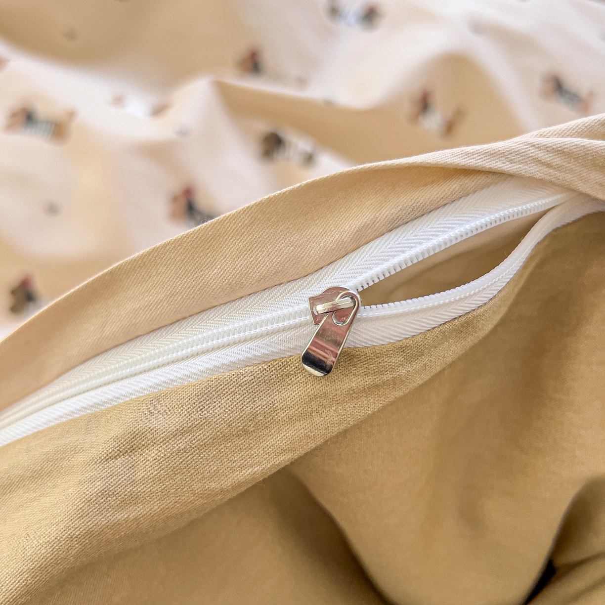 91家纺网 家纺一手货源 找家纺 琪琪阁家纺 2026新款加厚全棉纯棉四件套 无忧腊肠