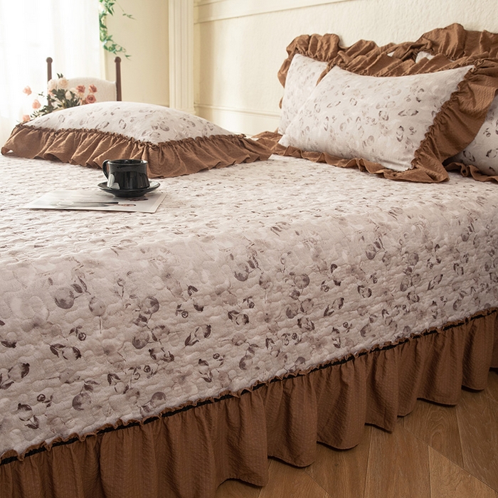 91家纺网 家纺一手货源 找家纺 贝凯瑞 2026新款（美拉德）系列双层纱木棉水洗棉法式花边单件三件四件床盖 美拉德-蜜茶