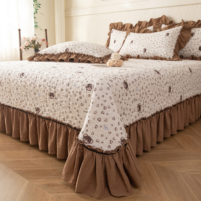 91家纺网 家纺一手货源 找家纺 贝凯瑞 2026新款（美拉德）系列双层纱木棉水洗棉法式花边单件三件四件床盖 美拉德-曲奇小熊