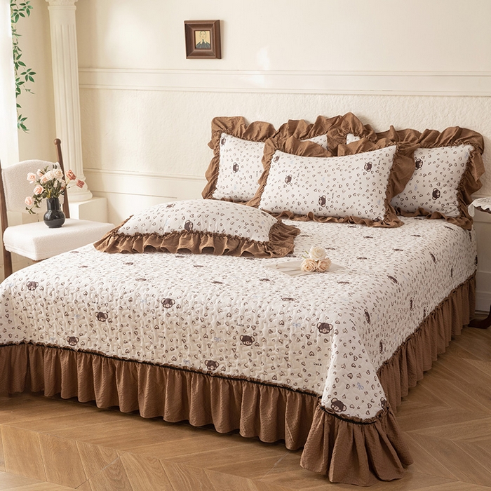 91家纺网 家纺一手货源 找家纺 贝凯瑞 2026新款（美拉德）系列双层纱木棉水洗棉法式花边单件三件四件床盖 美拉德-曲奇小熊