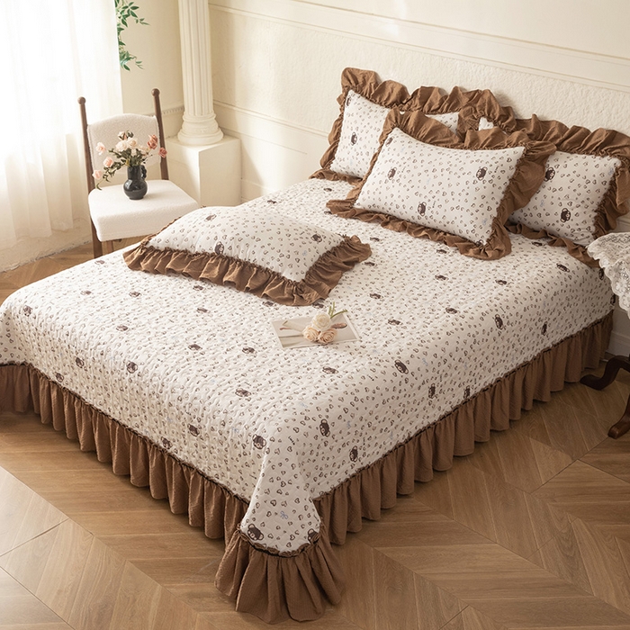 91家纺网 家纺一手货源 找家纺 贝凯瑞 2026新款（美拉德）系列双层纱木棉水洗棉法式花边单件三件四件床盖 美拉德-曲奇小熊