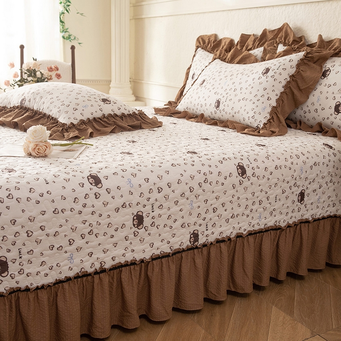 91家纺网 家纺一手货源 找家纺 贝凯瑞 2026新款（美拉德）系列双层纱木棉水洗棉法式花边单件三件四件床盖 美拉德-曲奇小熊