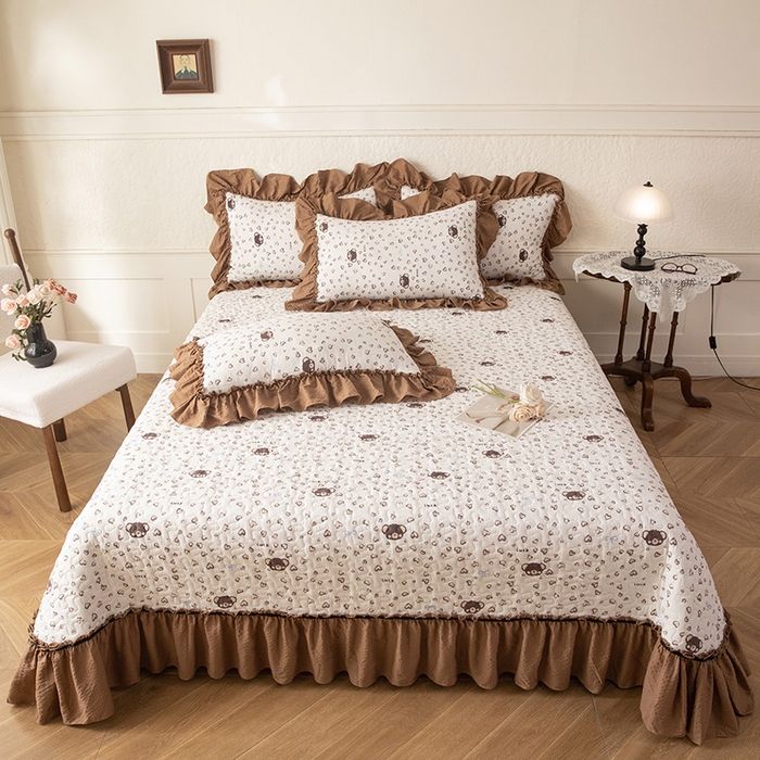 91家纺网 家纺一手货源 找家纺 贝凯瑞 2026新款（美拉德）系列双层纱木棉水洗棉法式花边单件三件四件床盖 美拉德-曲奇小熊