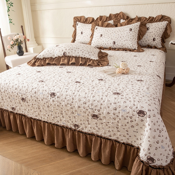 91家纺网 家纺一手货源 找家纺 贝凯瑞 2026新款（美拉德）系列双层纱木棉水洗棉法式花边单件三件四件床盖 美拉德-曲奇小熊