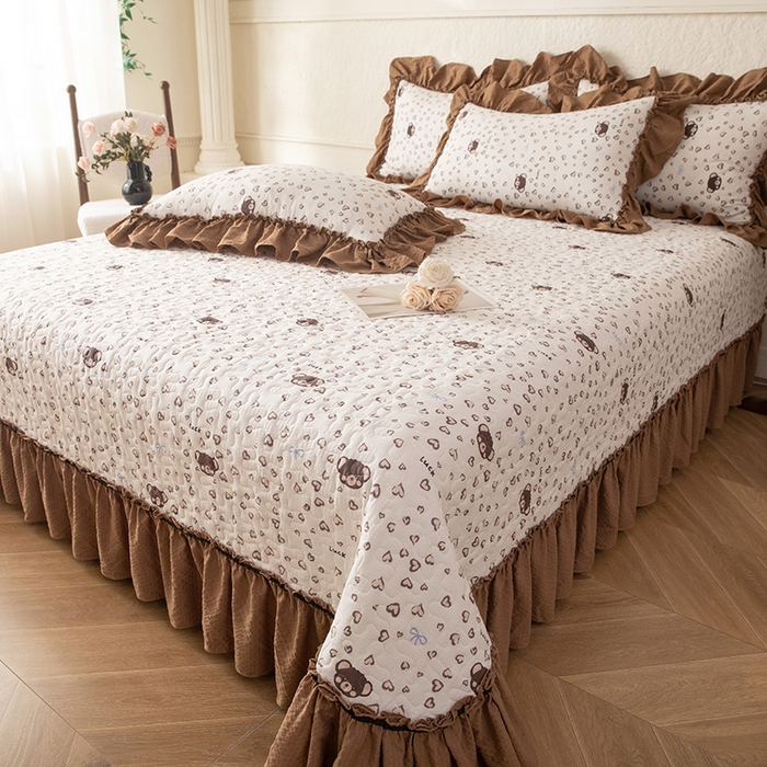 91家纺网 家纺一手货源 找家纺 贝凯瑞 2026新款（美拉德）系列双层纱木棉水洗棉法式花边单件三件四件床盖 美拉德-曲奇小熊