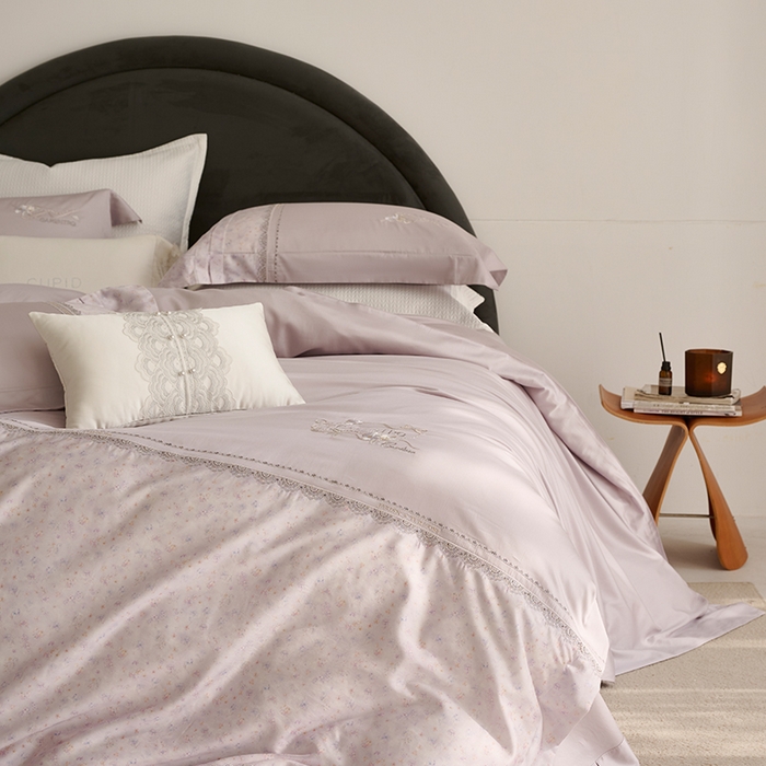 91家纺网 家纺一手货源 找家纺 诗黛尔 2026春夏新品云朵棉印花刺绣美洛蒂系列四件套 美洛蒂-丁香紫