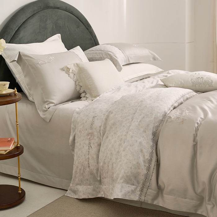 91家纺网 家纺一手货源 找家纺 诗黛尔 2026春夏新品云朵棉印花刺绣美洛蒂系列四件套 美洛蒂-漫色灰