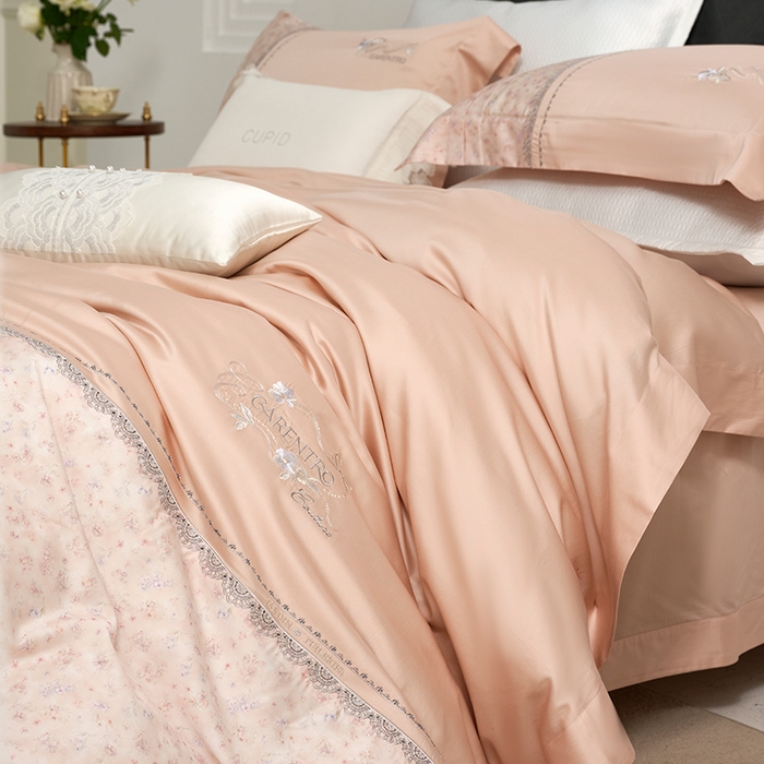 91家纺网 家纺一手货源 找家纺 诗黛尔 2026春夏新品云朵棉印花刺绣美洛蒂系列四件套 美洛蒂-树莓粉