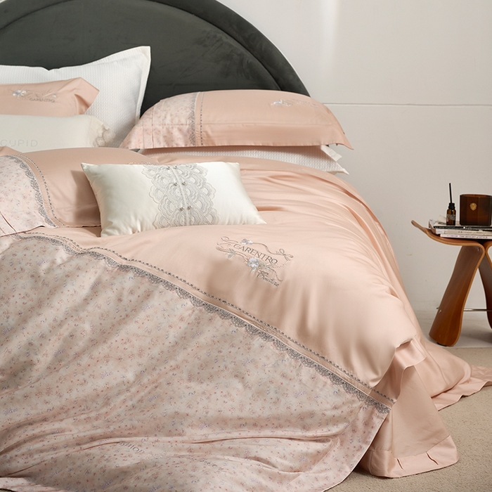 91家纺网 家纺一手货源 找家纺 诗黛尔 2026春夏新品云朵棉印花刺绣美洛蒂系列四件套 美洛蒂-树莓粉