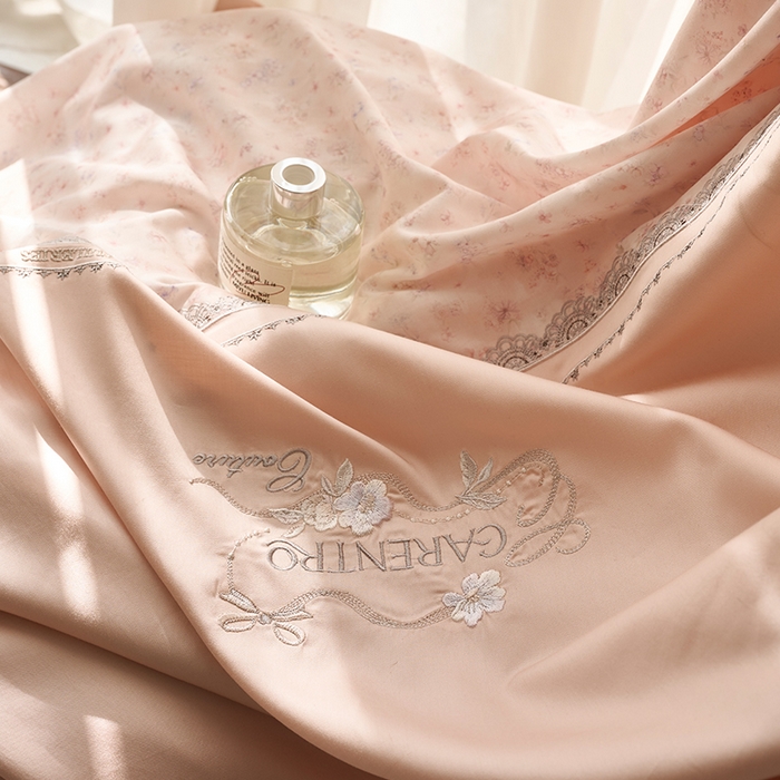 91家纺网 家纺一手货源 找家纺 诗黛尔 2026春夏新品云朵棉印花刺绣美洛蒂系列四件套 美洛蒂-树莓粉