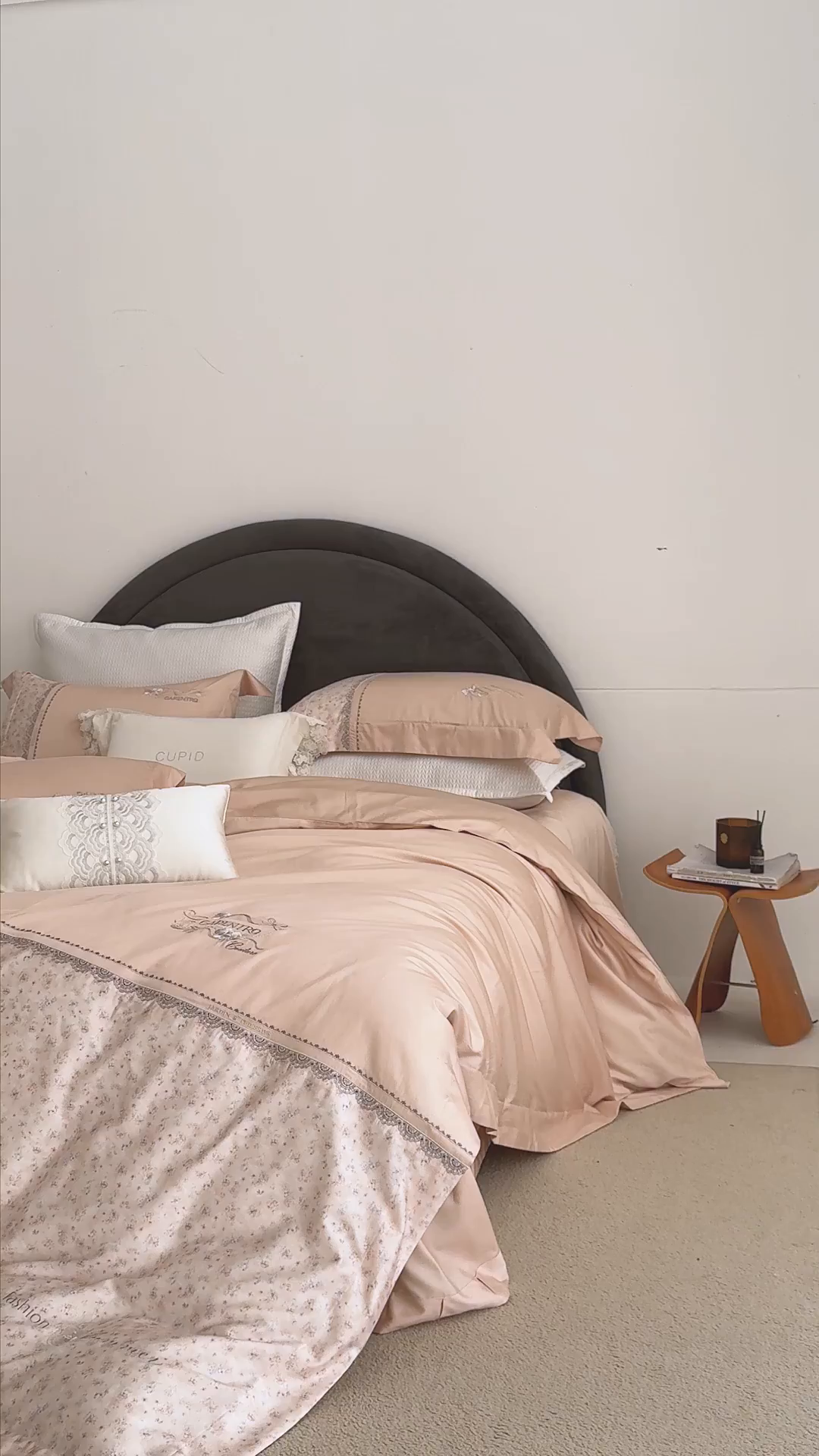 91家纺网 家纺一手货源 找家纺 诗黛尔 2026春夏新品云朵棉印花刺绣美洛蒂系列四件套 美洛蒂-树莓粉