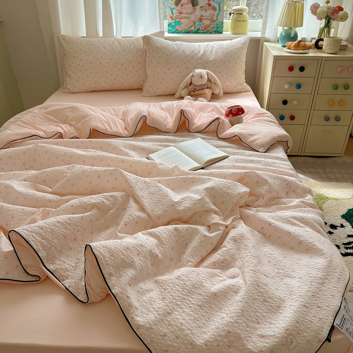 91家纺网 家纺一手货源 找家纺 贝扬思家纺 2026新款泡芙纱单夏被凉糖系列（凉而不冰的触感，清凉与柔软兼得） 凉糖-春日天桃心粉