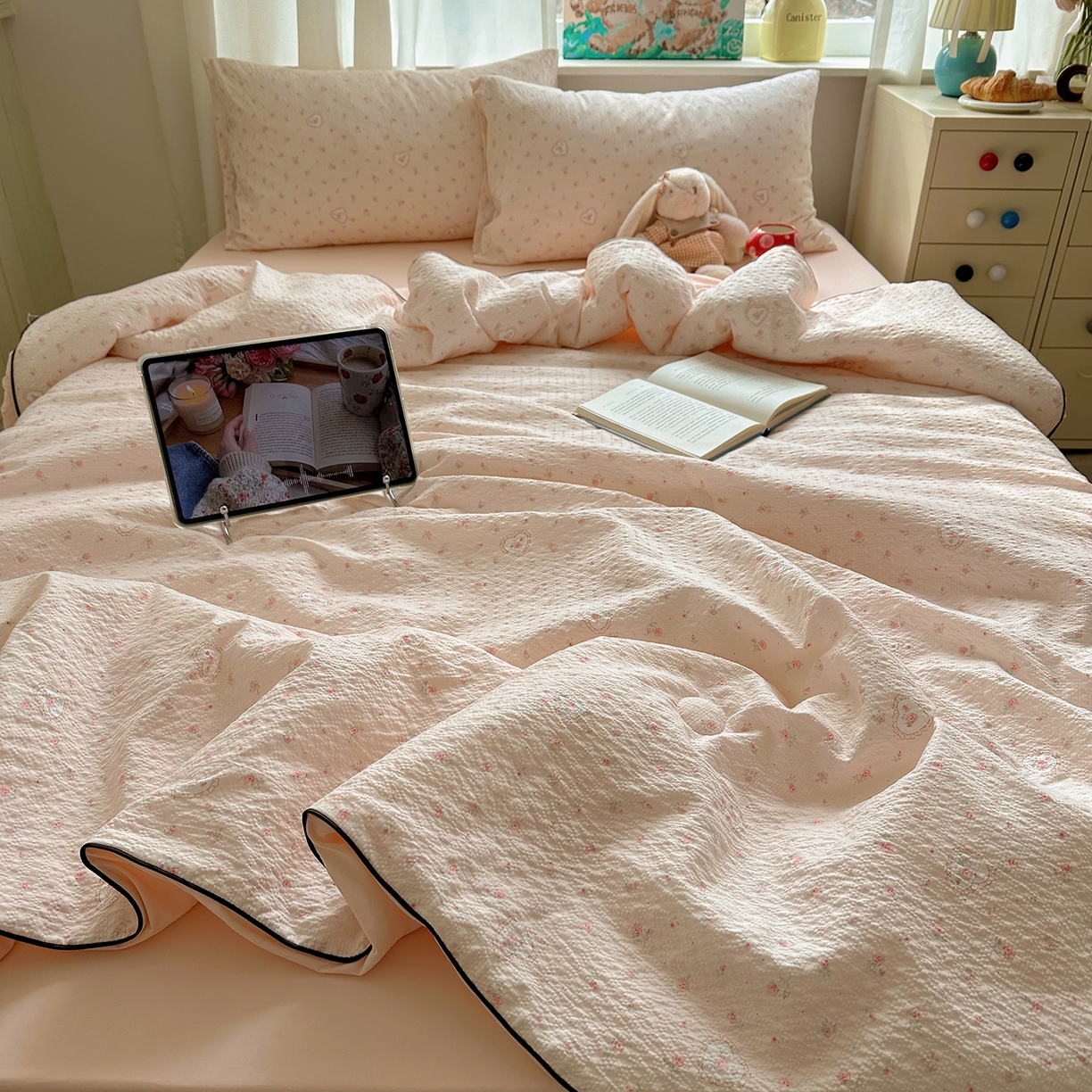 91家纺网 家纺一手货源 找家纺 贝扬思家纺 2026新款泡芙纱单夏被凉糖系列（凉而不冰的触感，清凉与柔软兼得） 凉糖-春日天桃心粉