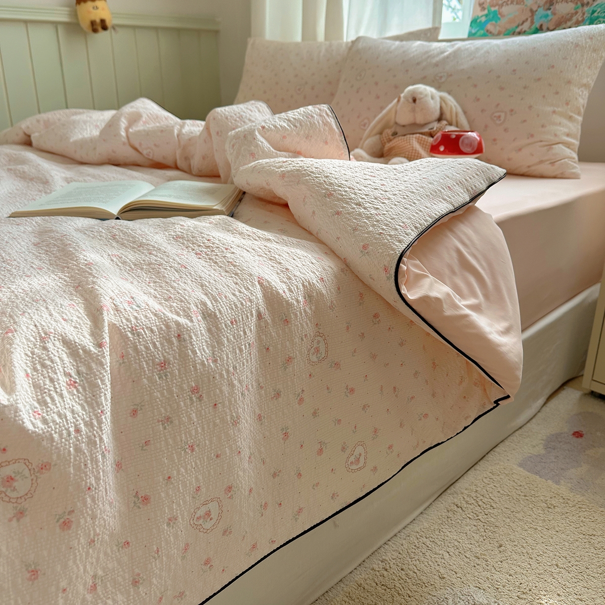 91家纺网 家纺一手货源 找家纺 贝扬思家纺 2026新款泡芙纱单夏被凉糖系列（凉而不冰的触感，清凉与柔软兼得） 凉糖-春日天桃心粉