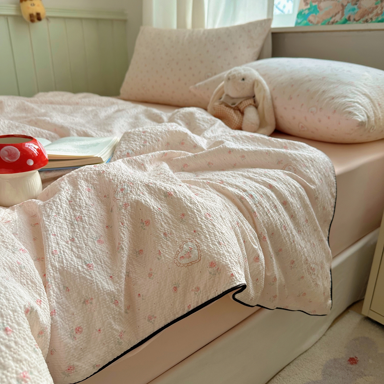 91家纺网 家纺一手货源 找家纺 贝扬思家纺 2026新款泡芙纱单夏被凉糖系列（凉而不冰的触感，清凉与柔软兼得） 凉糖-春日天桃心粉