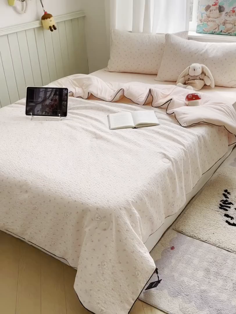 91家纺网 家纺一手货源 找家纺 贝扬思家纺 2026新款泡芙纱单夏被凉糖系列（凉而不冰的触感，清凉与柔软兼得） 凉糖-春日天桃心粉