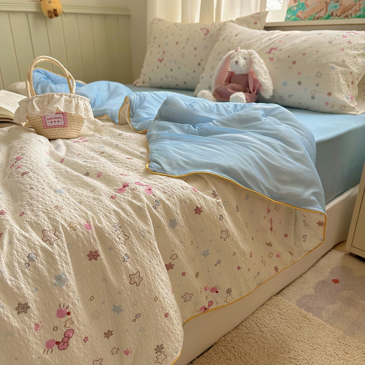 91家纺网 家纺一手货源 找家纺 贝扬思家纺 2026新款泡芙纱单夏被凉糖系列（凉而不冰的触感，清凉与柔软兼得） 凉糖-躲猫猫