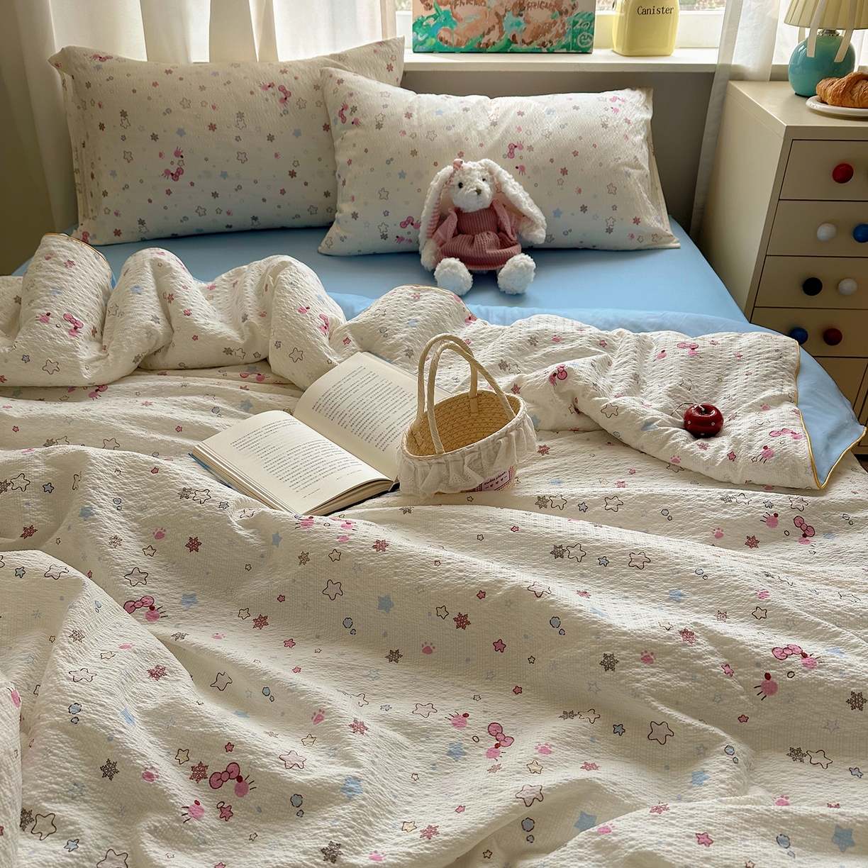 91家纺网 家纺一手货源 找家纺 贝扬思家纺 2026新款泡芙纱单夏被凉糖系列（凉而不冰的触感，清凉与柔软兼得） 凉糖-躲猫猫