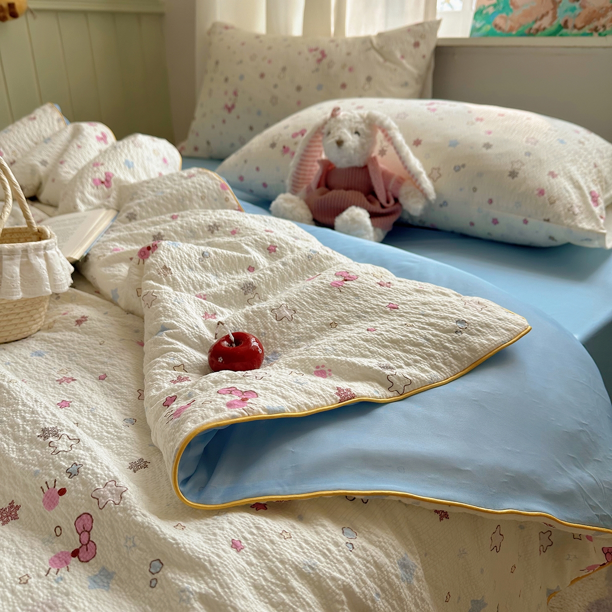 91家纺网 家纺一手货源 找家纺 贝扬思家纺 2026新款泡芙纱单夏被凉糖系列（凉而不冰的触感，清凉与柔软兼得） 凉糖-躲猫猫