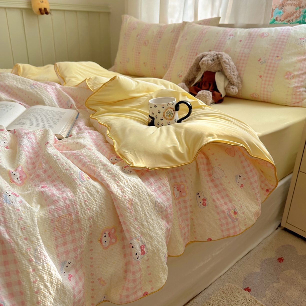 91家纺网 家纺一手货源 找家纺 贝扬思家纺 2026新款泡芙纱单夏被凉糖系列（凉而不冰的触感，清凉与柔软兼得） 凉糖-黄粉猫团