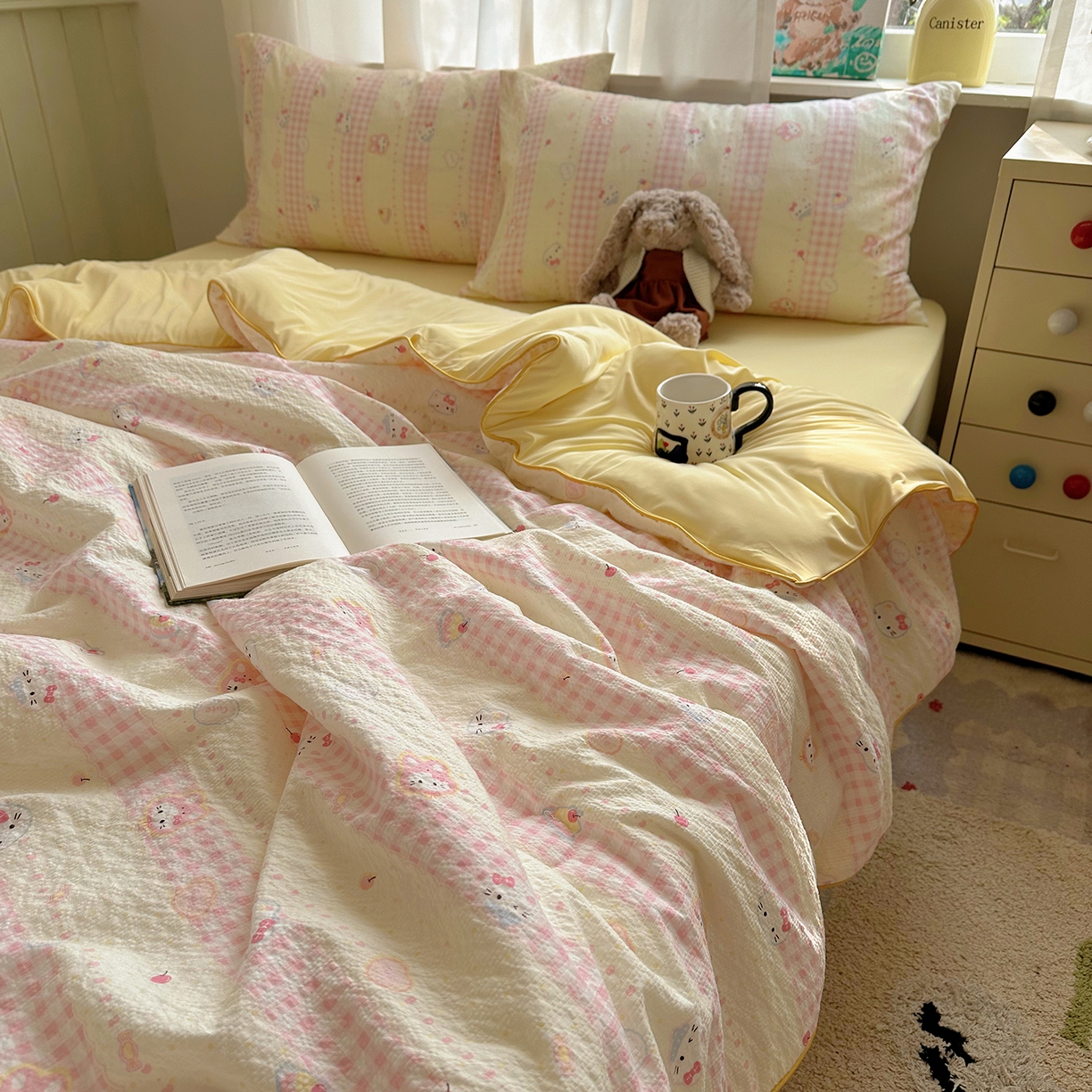 91家纺网 家纺一手货源 找家纺 贝扬思家纺 2026新款泡芙纱单夏被凉糖系列（凉而不冰的触感，清凉与柔软兼得） 凉糖-黄粉猫团