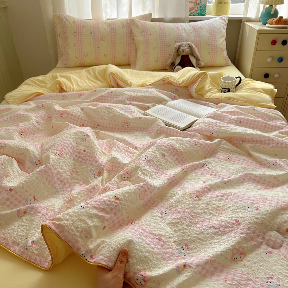 91家纺网 家纺一手货源 找家纺 贝扬思家纺 2026新款泡芙纱单夏被凉糖系列（凉而不冰的触感，清凉与柔软兼得） 凉糖-黄粉猫团