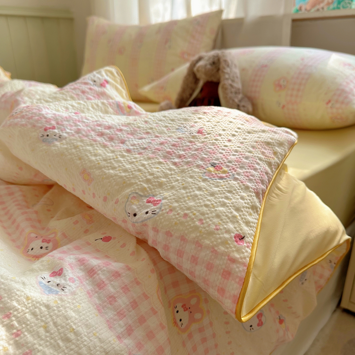 91家纺网 家纺一手货源 找家纺 贝扬思家纺 2026新款泡芙纱单夏被凉糖系列（凉而不冰的触感，清凉与柔软兼得） 凉糖-黄粉猫团