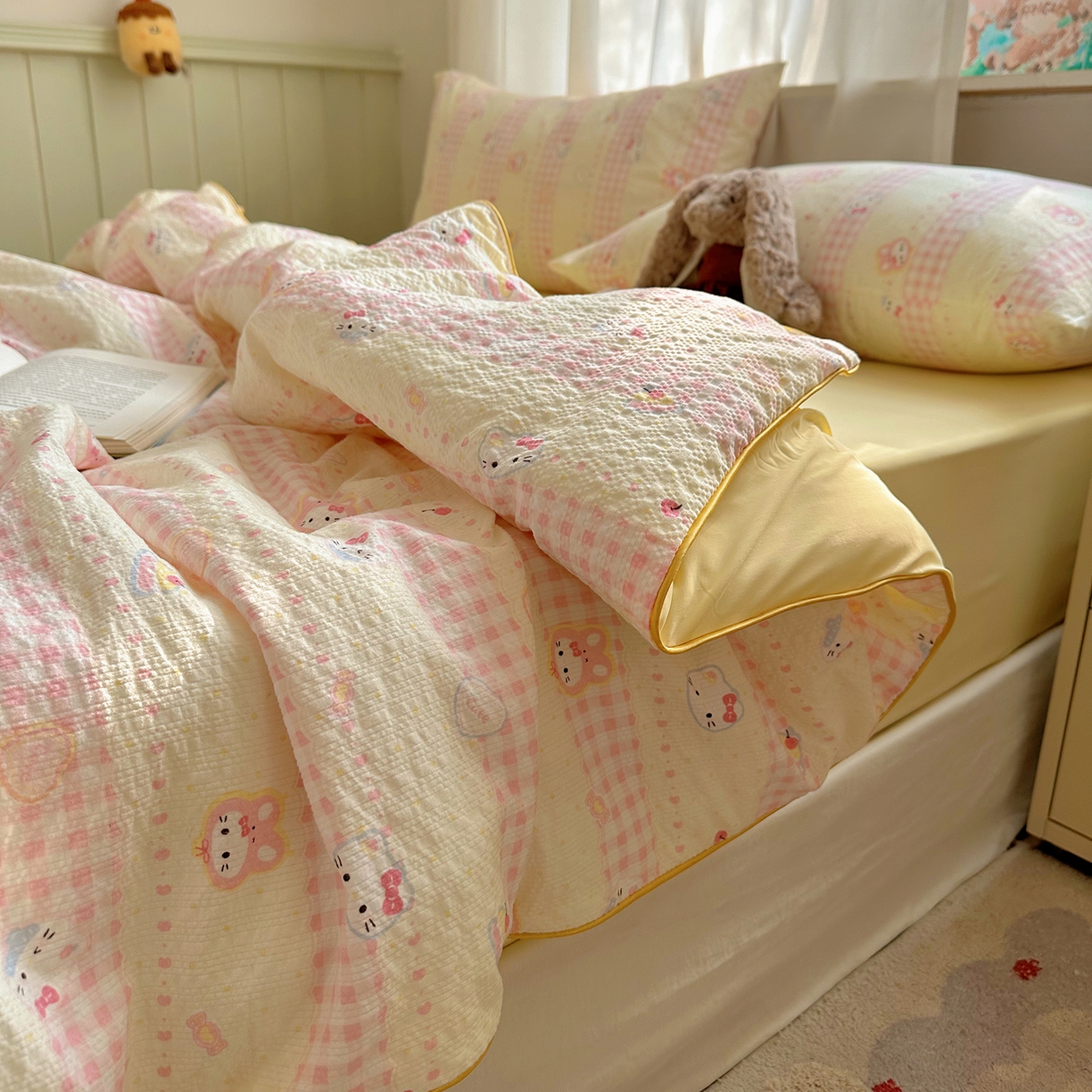 91家纺网 家纺一手货源 找家纺 贝扬思家纺 2026新款泡芙纱单夏被凉糖系列（凉而不冰的触感，清凉与柔软兼得） 凉糖-黄粉猫团