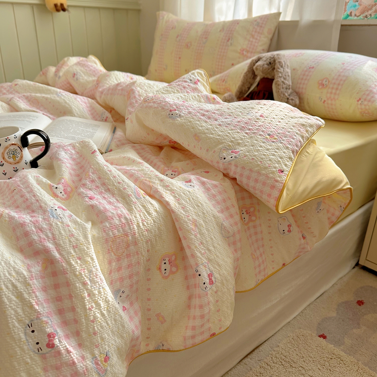 91家纺网 家纺一手货源 找家纺 贝扬思家纺 2026新款泡芙纱单夏被凉糖系列（凉而不冰的触感，清凉与柔软兼得） 凉糖-黄粉猫团