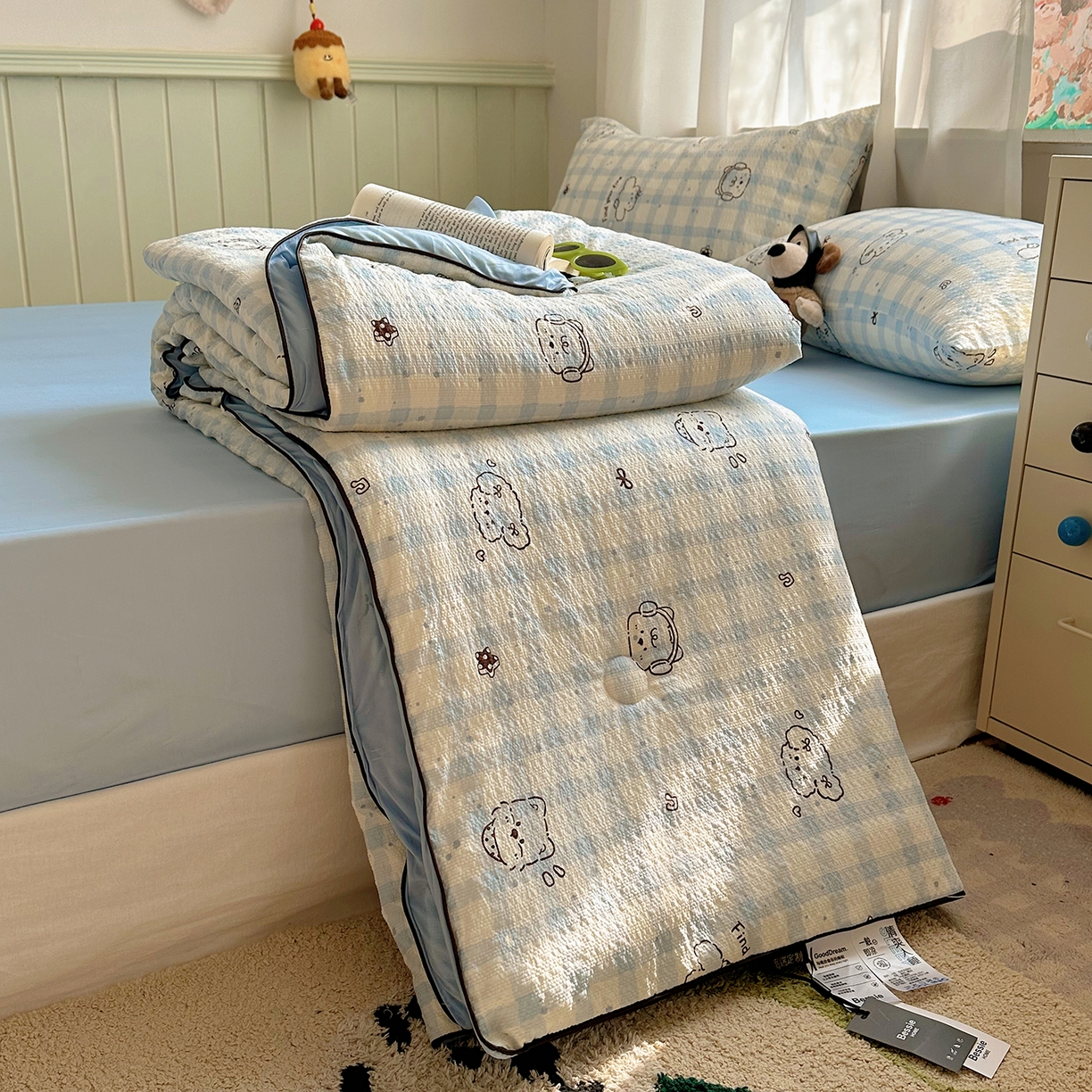 91家纺网 家纺一手货源 找家纺 贝扬思家纺 2026新款泡芙纱单夏被凉糖系列（凉而不冰的触感，清凉与柔软兼得） 凉糖-机智蓝狗