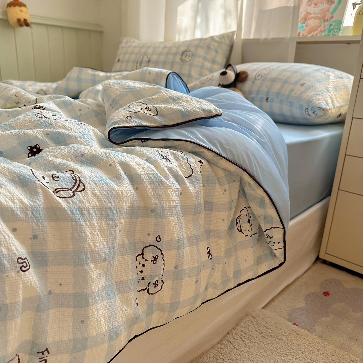 91家纺网 家纺一手货源 找家纺 贝扬思家纺 2026新款泡芙纱单夏被凉糖系列（凉而不冰的触感，清凉与柔软兼得） 凉糖-机智蓝狗