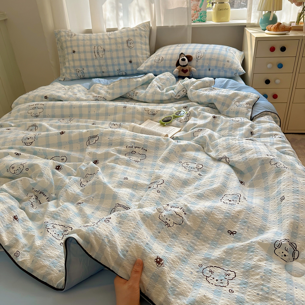 91家纺网 家纺一手货源 找家纺 贝扬思家纺 2026新款泡芙纱单夏被凉糖系列（凉而不冰的触感，清凉与柔软兼得） 凉糖-机智蓝狗