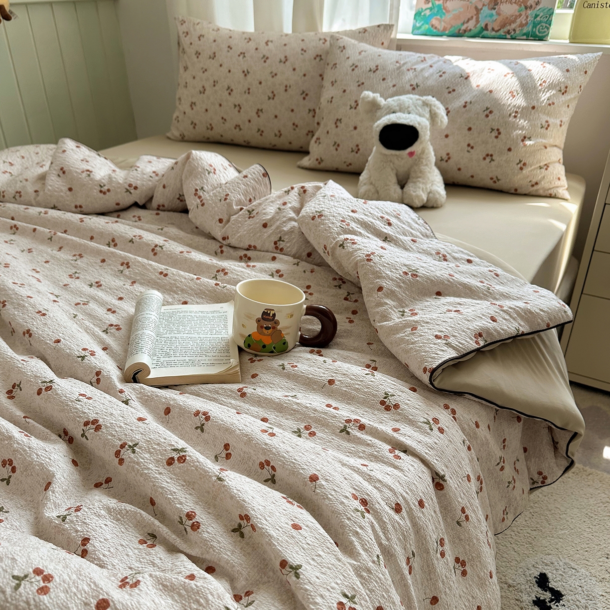 91家纺网 家纺一手货源 找家纺 贝扬思家纺 2026新款泡芙纱单夏被凉糖系列（凉而不冰的触感，清凉与柔软兼得） 凉糖-酒渍樱桃