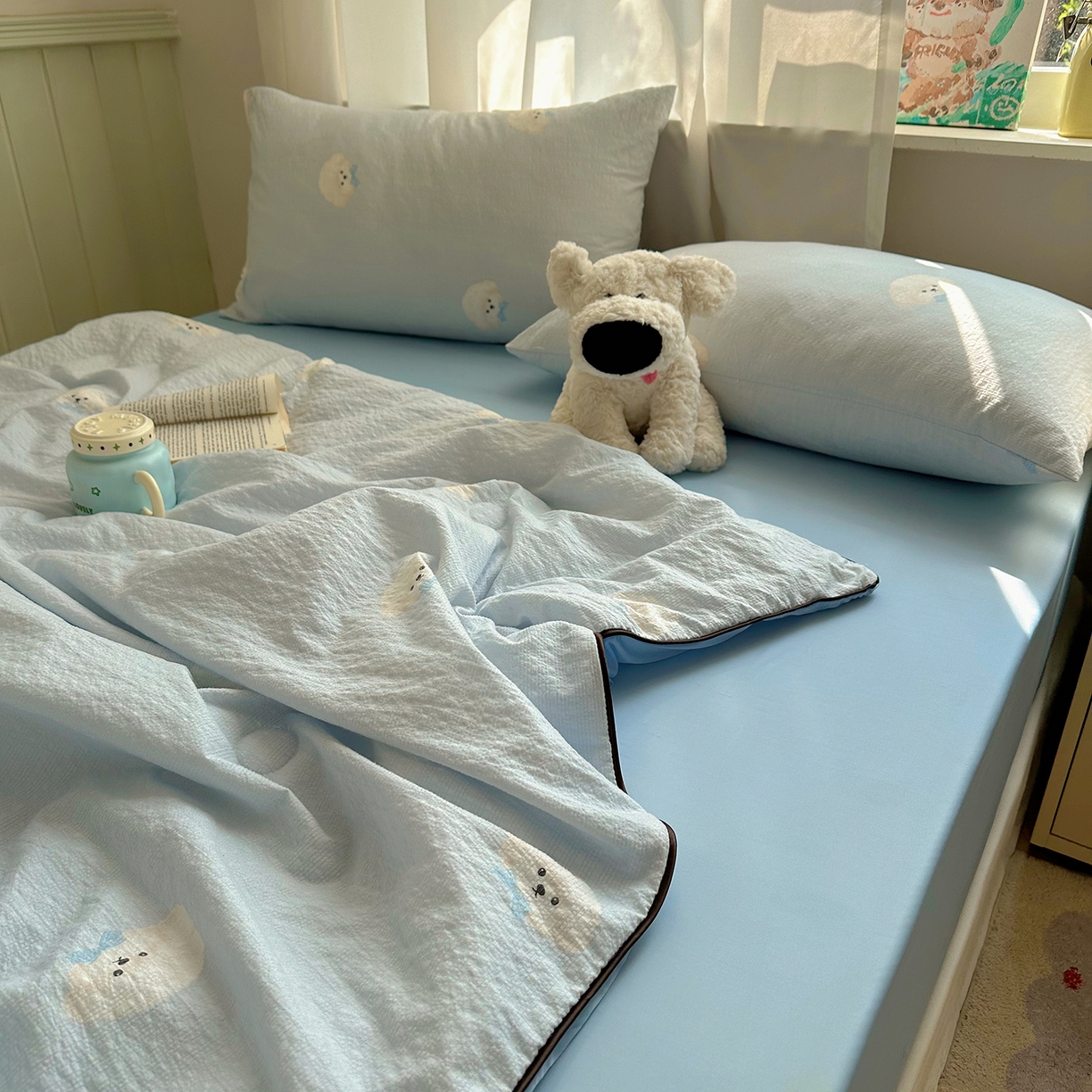 91家纺网 家纺一手货源 找家纺 贝扬思家纺 2026新款泡芙纱单夏被凉糖系列（凉而不冰的触感，清凉与柔软兼得） 凉糖-蓝领结狗