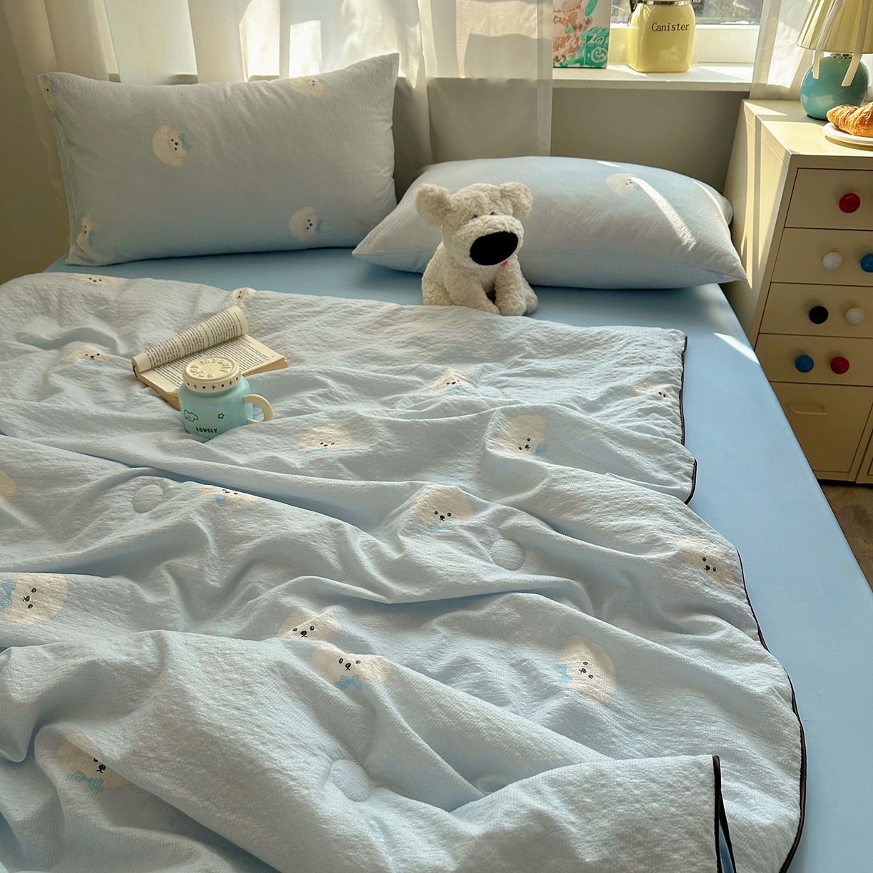 91家纺网 家纺一手货源 找家纺 贝扬思家纺 2026新款泡芙纱单夏被凉糖系列（凉而不冰的触感，清凉与柔软兼得） 凉糖-蓝领结狗