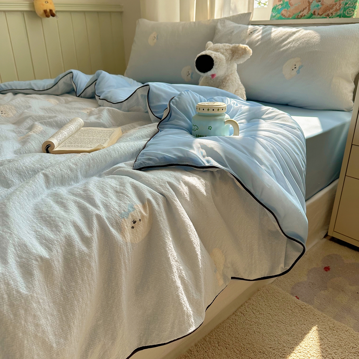 91家纺网 家纺一手货源 找家纺 贝扬思家纺 2026新款泡芙纱单夏被凉糖系列（凉而不冰的触感，清凉与柔软兼得） 凉糖-蓝领结狗