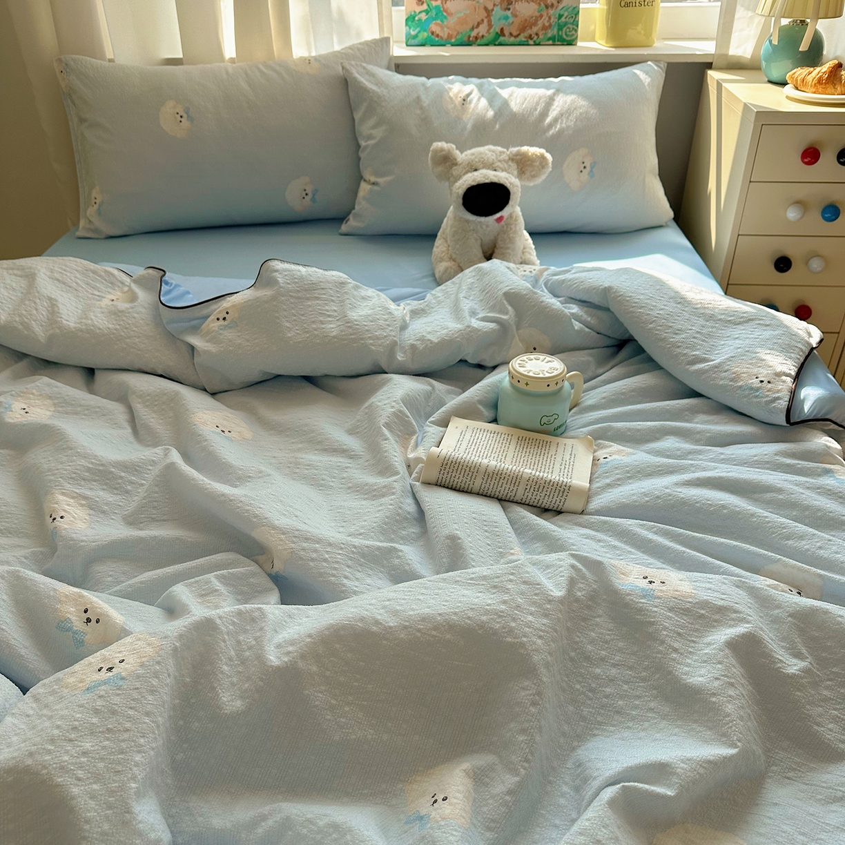 91家纺网 家纺一手货源 找家纺 贝扬思家纺 2026新款泡芙纱单夏被凉糖系列（凉而不冰的触感，清凉与柔软兼得） 凉糖-蓝领结狗