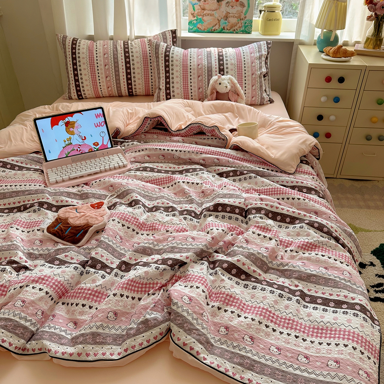 91家纺网 家纺一手货源 找家纺 贝扬思家纺 2026新款泡芙纱单夏被凉糖系列（凉而不冰的触感，清凉与柔软兼得） 凉糖-猫咪集粉