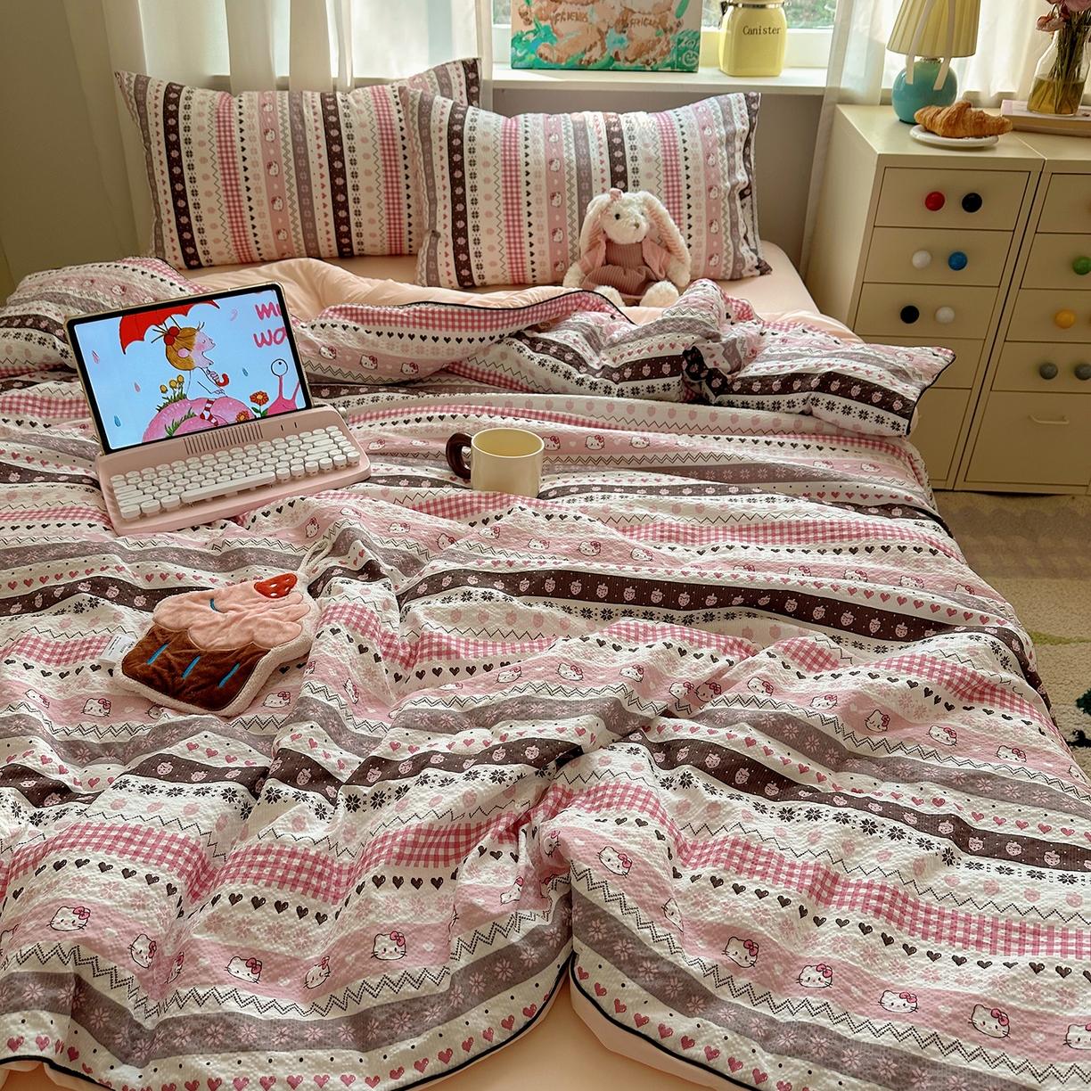 91家纺网 家纺一手货源 找家纺 贝扬思家纺 2026新款泡芙纱单夏被凉糖系列（凉而不冰的触感，清凉与柔软兼得） 凉糖-猫咪集粉