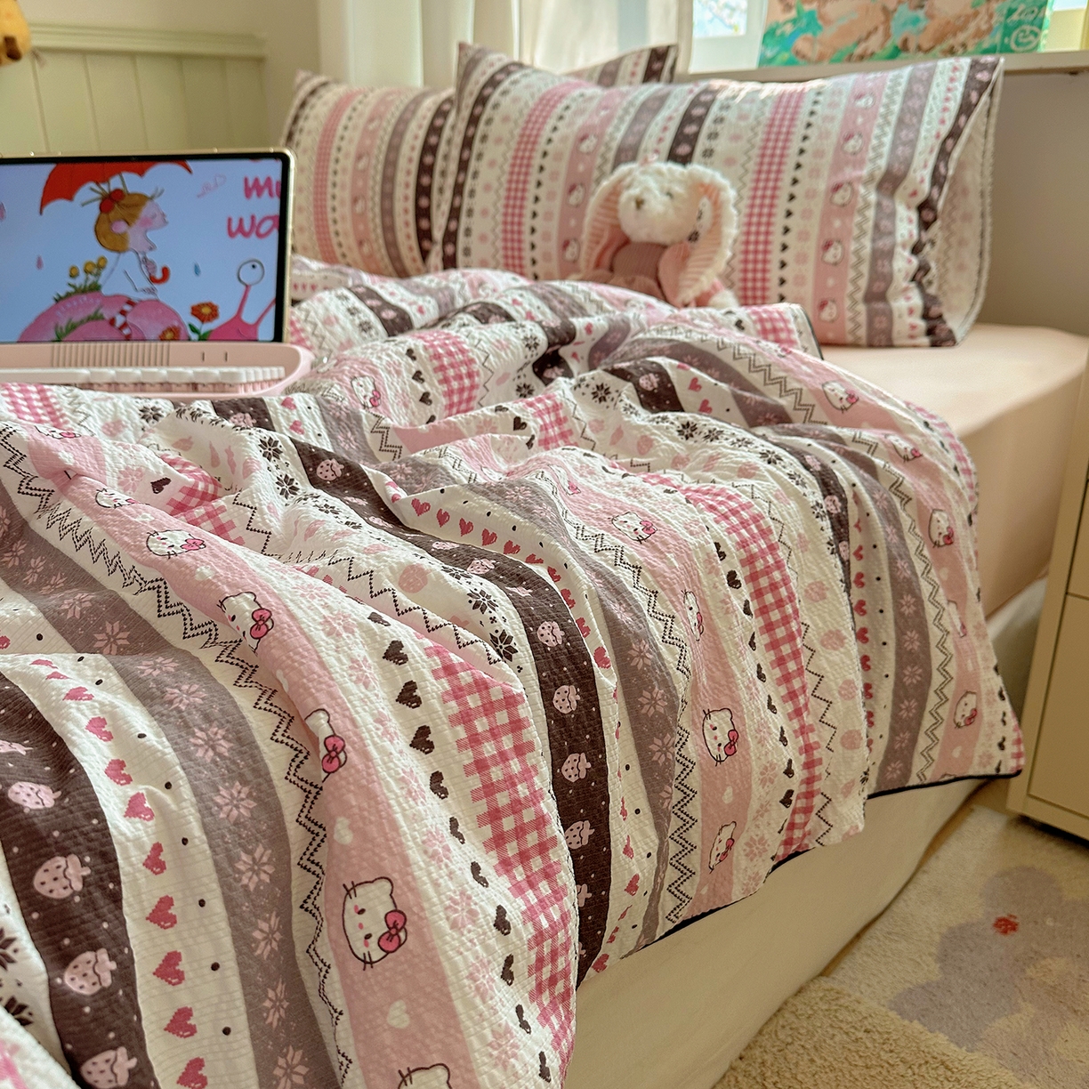 91家纺网 家纺一手货源 找家纺 贝扬思家纺 2026新款泡芙纱单夏被凉糖系列（凉而不冰的触感，清凉与柔软兼得） 凉糖-猫咪集粉