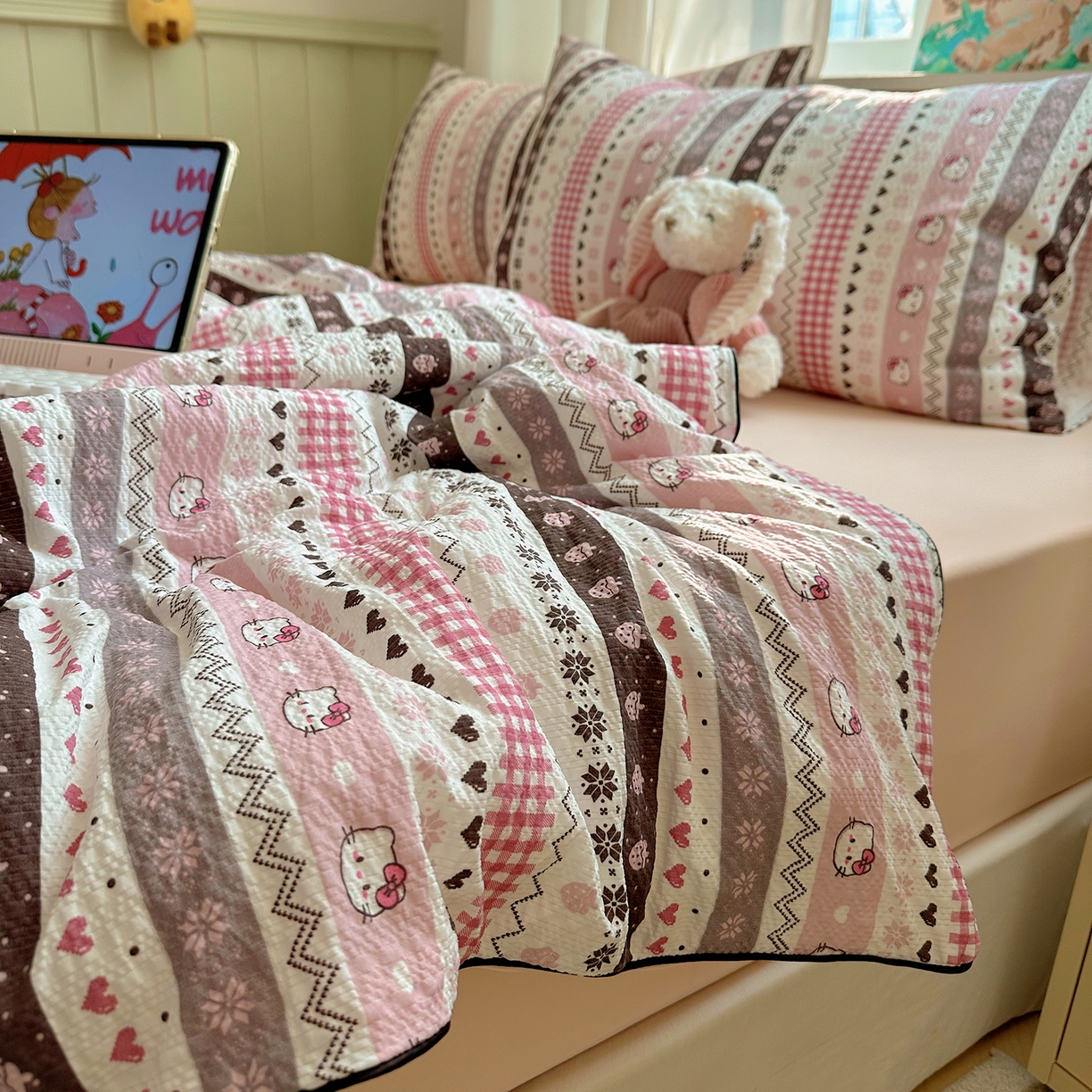 91家纺网 家纺一手货源 找家纺 贝扬思家纺 2026新款泡芙纱单夏被凉糖系列（凉而不冰的触感，清凉与柔软兼得） 凉糖-猫咪集粉