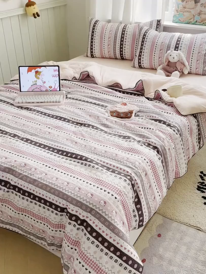 91家纺网 家纺一手货源 找家纺 贝扬思家纺 2026新款泡芙纱单夏被凉糖系列（凉而不冰的触感，清凉与柔软兼得） 凉糖-猫咪集粉