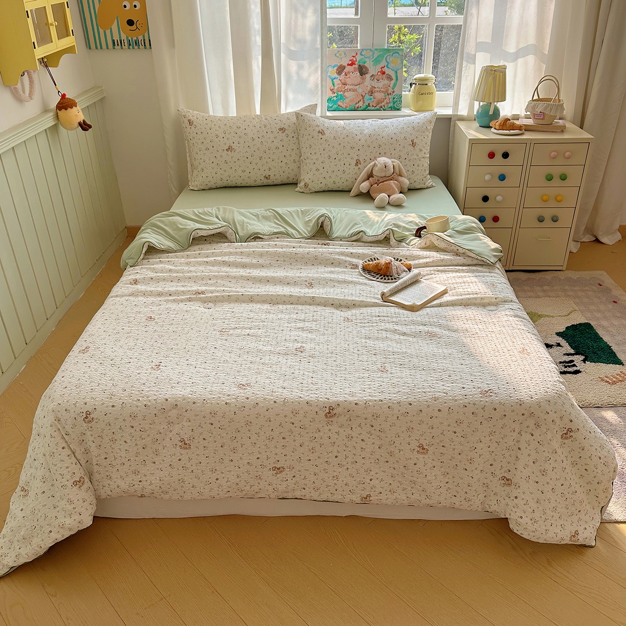 91家纺网 家纺一手货源 找家纺 贝扬思家纺 2026新款泡芙纱单夏被凉糖系列（凉而不冰的触感，清凉与柔软兼得） 凉糖-木马小花团