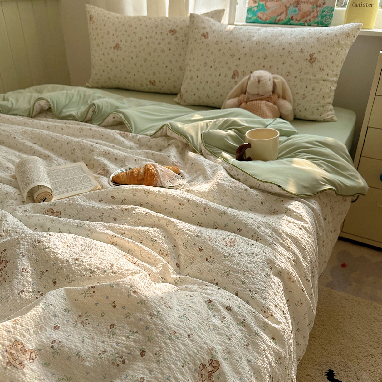 91家纺网 家纺一手货源 找家纺 贝扬思家纺 2026新款泡芙纱单夏被凉糖系列（凉而不冰的触感，清凉与柔软兼得） 凉糖-木马小花团