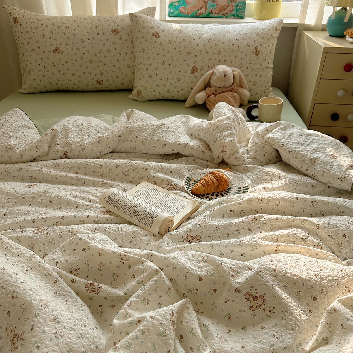 91家纺网 家纺一手货源 找家纺 贝扬思家纺 2026新款泡芙纱单夏被凉糖系列（凉而不冰的触感，清凉与柔软兼得） 凉糖-木马小花团