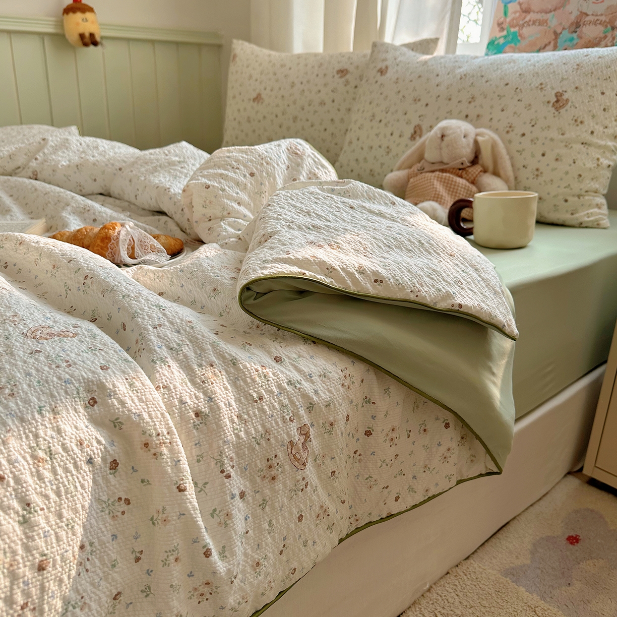 91家纺网 家纺一手货源 找家纺 贝扬思家纺 2026新款泡芙纱单夏被凉糖系列（凉而不冰的触感，清凉与柔软兼得） 凉糖-木马小花团