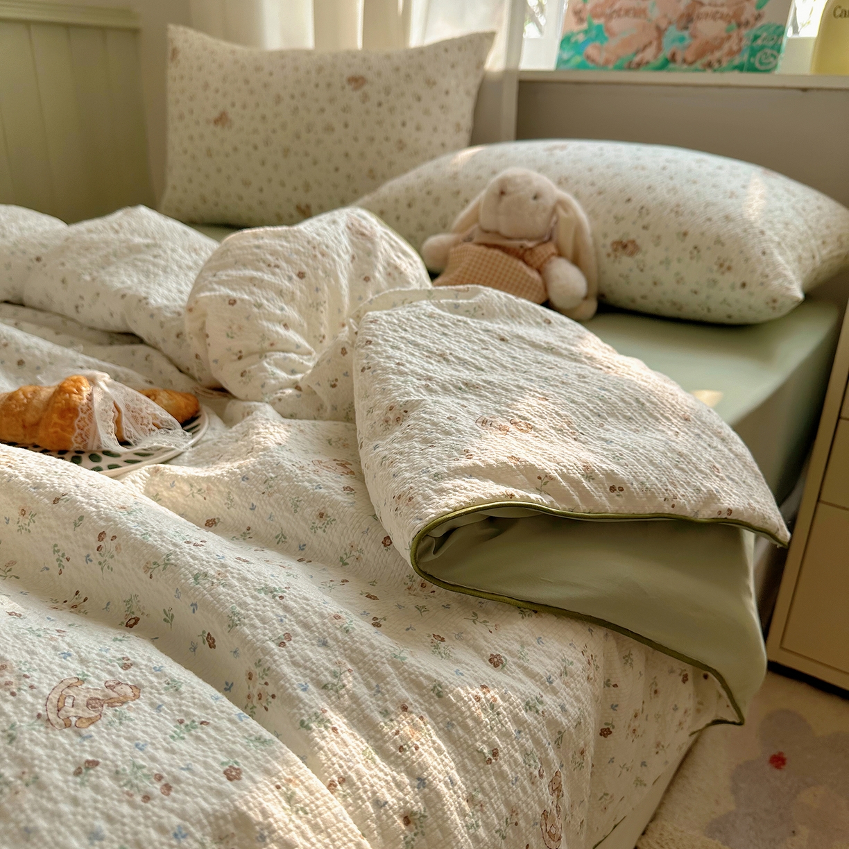 91家纺网 家纺一手货源 找家纺 贝扬思家纺 2026新款泡芙纱单夏被凉糖系列（凉而不冰的触感，清凉与柔软兼得） 凉糖-木马小花团