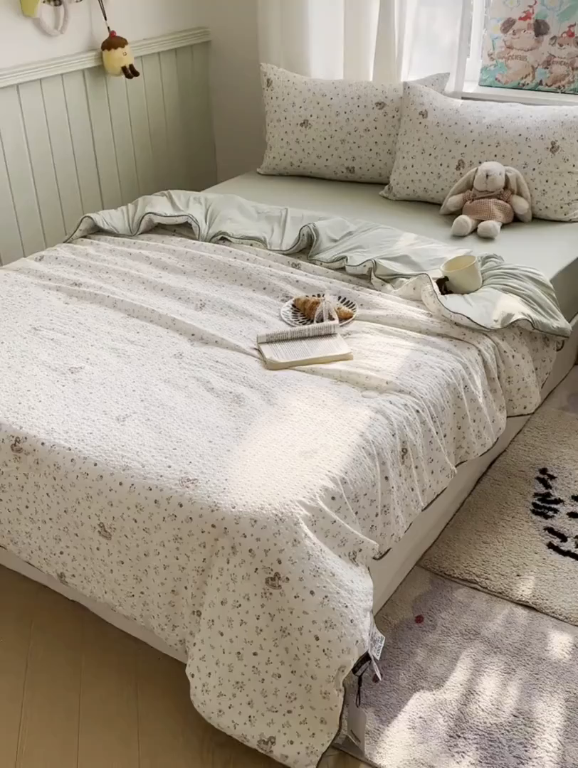 91家纺网 家纺一手货源 找家纺 贝扬思家纺 2026新款泡芙纱单夏被凉糖系列（凉而不冰的触感，清凉与柔软兼得） 凉糖-木马小花团